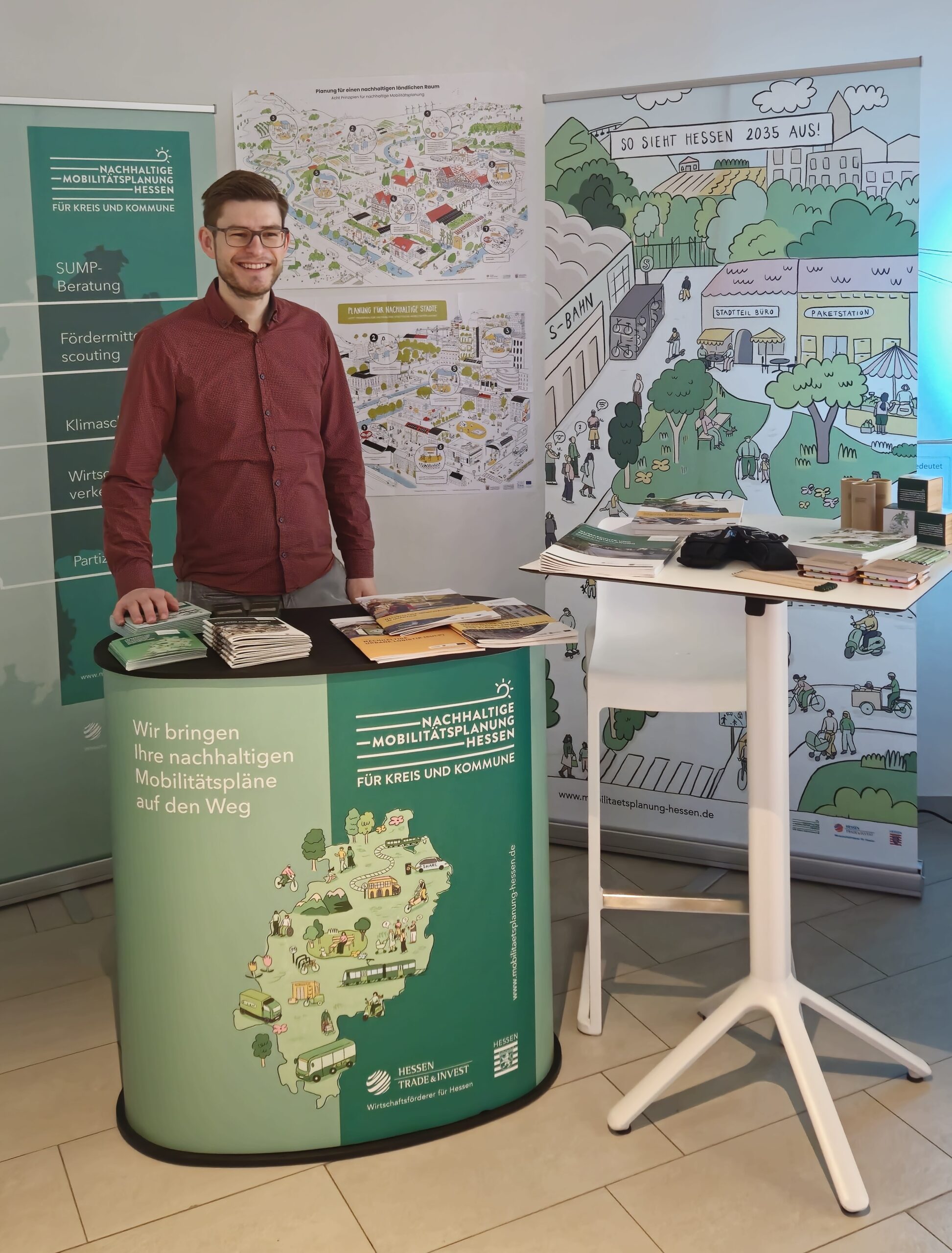 David Stoitner auf dem Stand Kollege an dem Stand des Fachzentrums auf dem Nahmobilitätskongress
