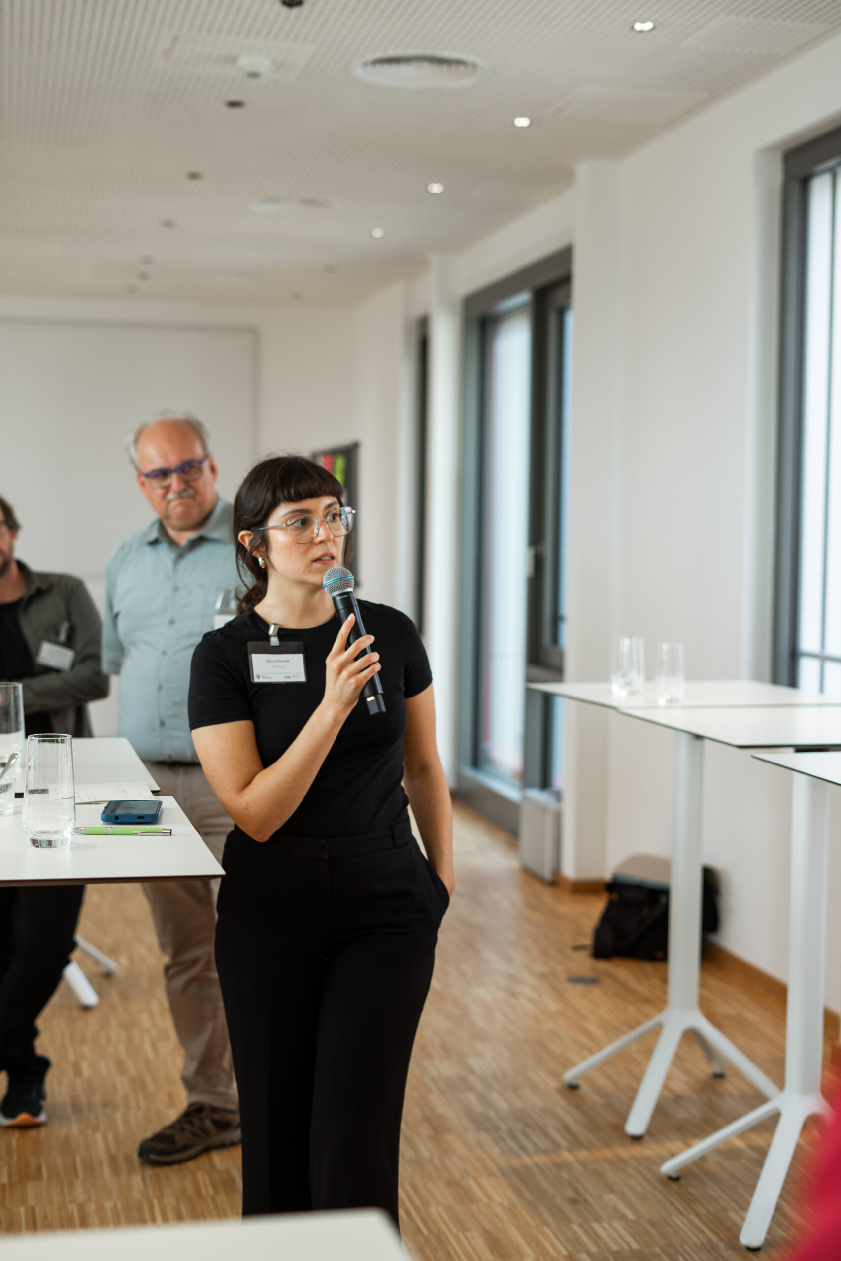 Elena Schmidt gibt eine Zusammenfassung über die Gruppenergebnisse. Elena Schmidt gibt eine Zusammenfassung über die Gruppenergebnisse.